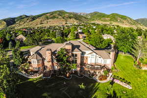 Birds eye view of property featuring a mountain view