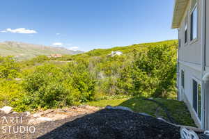 View of yard featuring a mountain view