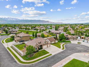 Bird's eye view with a mountain view