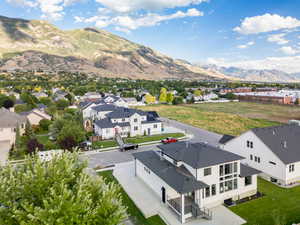 Bird's eye view with a mountain view