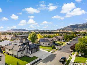 Bird's eye view with a mountain view