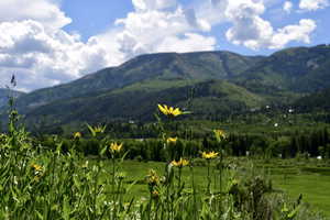 View of mountain feature