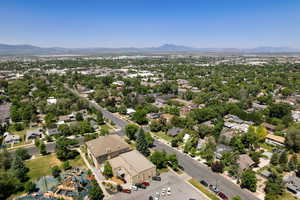 Aerial view with a mountain view