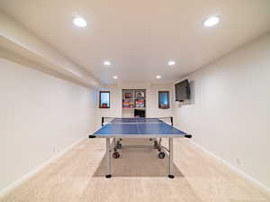 Recreation room with light colored carpet