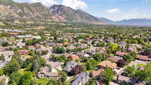 Bird's eye view featuring a mountain views