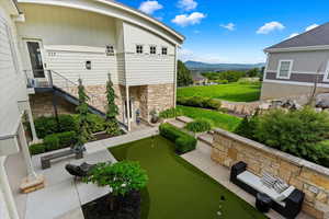 Courtyard putting green