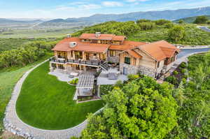 Bird's eye view with a mountain view