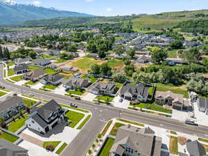 Aerial view with a mountain view