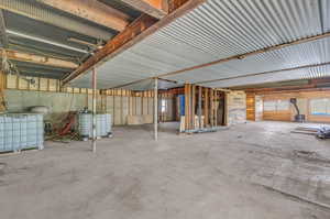 Miscellaneous room with concrete flooring