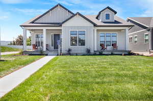 View of front facade with a front yard and a porch