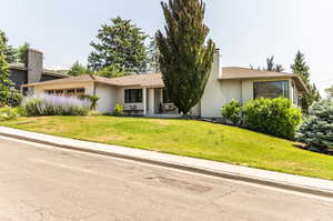 Ranch-style house featuring a front yard