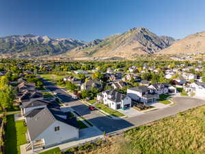 Aerial view with a mountain view