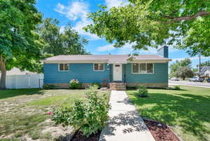 Ranch-style house with a front yard