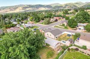 Bird's eye view with a mountain view