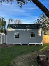 View of shed / structure with a yard