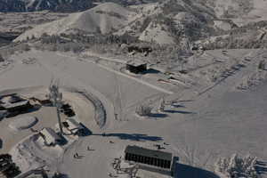 Snowy aerial view featuring a mountain view