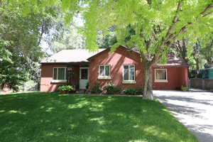 Ranch-style house featuring a front lawn