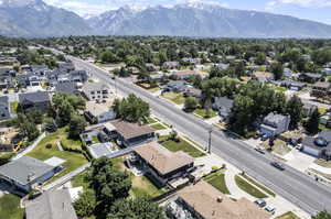 Bird's eye view with a mountain view