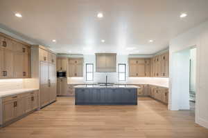 Kitchen w/oak cabinets and built in appliances