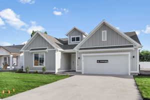 View of front of house featuring a front yard