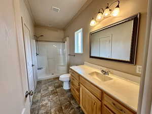 Master Bathroom w/Linen Closet