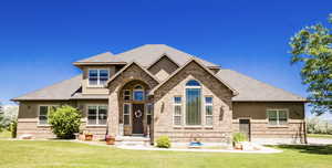 View of front of house featuring a front yard