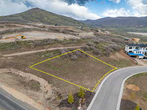 Drone / aerial view featuring a mountain view