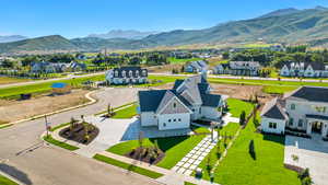 Bird's eye view with a mountain view