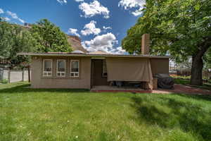 Side view of home leading to the hot tub room.