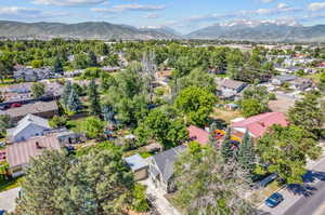 Bird's eye view with a mountain view