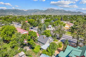 Aerial view with a mountain view