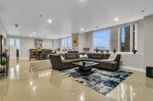 Open concept living & dining area perfect for relaxing & entertaining.