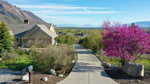 Unobstructed views of the Valley & Utah Lake!