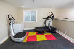 Exercise area with a textured ceiling