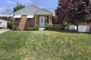 View of front of house featuring a front yard