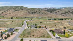 Aerial view with a mountain view