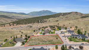 Aerial view with a mountain view