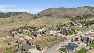 Aerial view with a mountain view