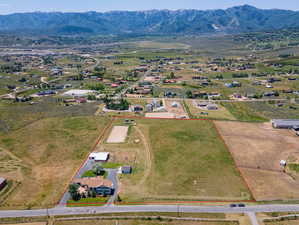 Aerial view with a mountain view