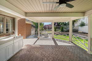 Covered back porch/lanai