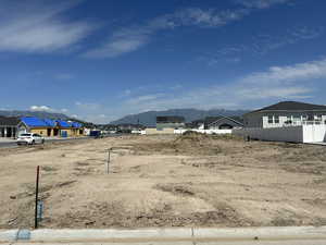 View of yard featuring a mountain view