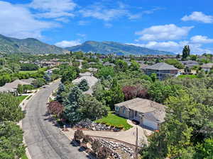 Bird's eye view with a mountain view