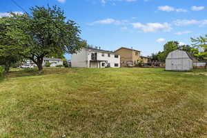 View of yard featuring an outdoor structure