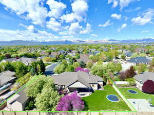 Drone / aerial view featuring a mountain view