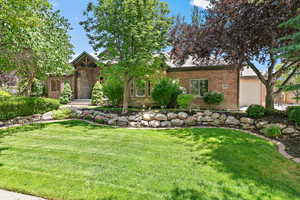 View of front of property featuring a front yard