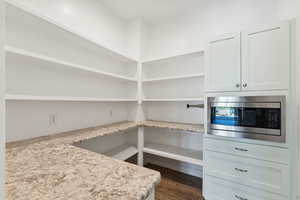 Walk-in Kitchen Pantry