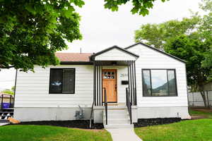 View of front of home featuring a front lawn