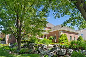 View of front facade featuring a front lawn