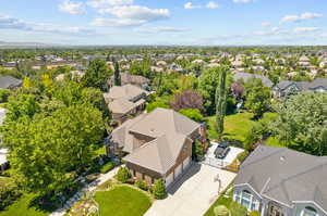 Birds eye view of property