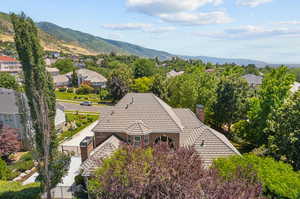 Drone / aerial view featuring a mountain view